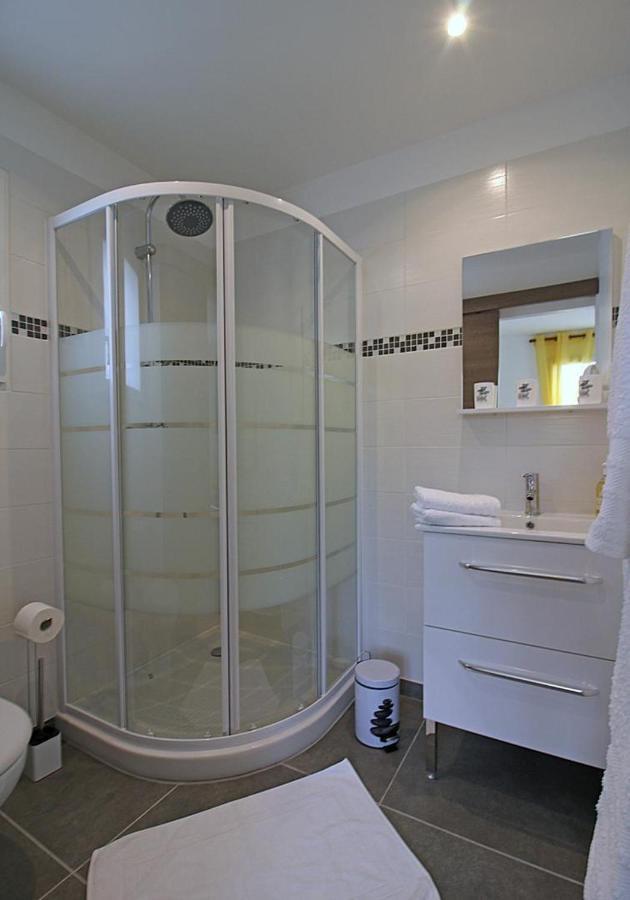 Les Rouges Gorges Bed & Breakfast Lugos Exterior foto